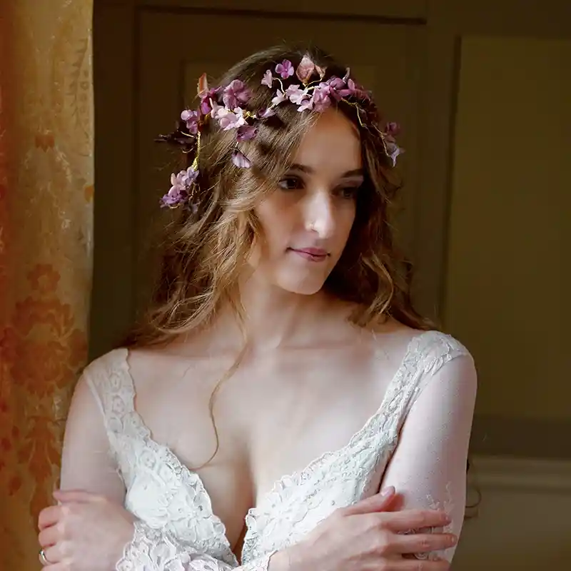 verträumter Blick einer Braut