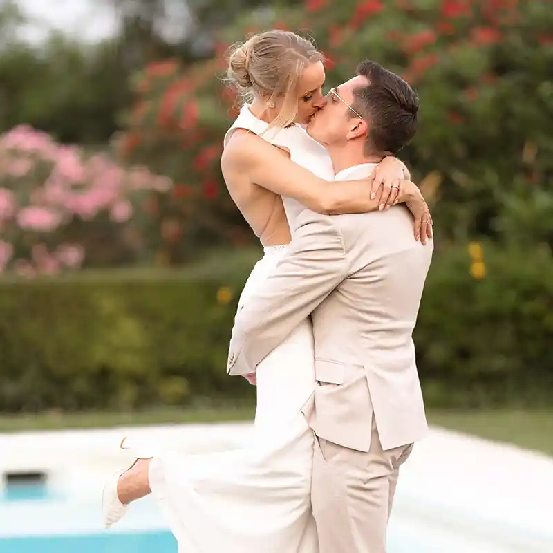 küssendes Brautpaar