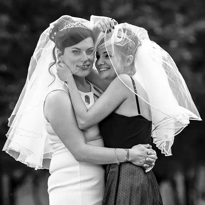 ein lesbisches Brautpaar